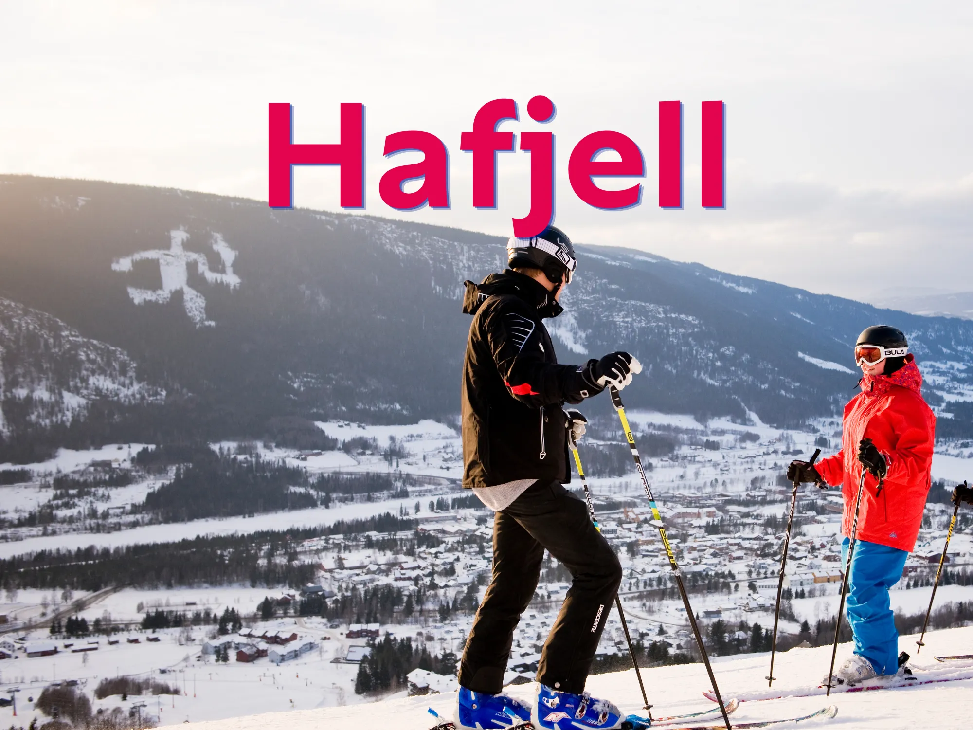Billedet viser et vinterlandskab på pisten med to personer, der står på ski