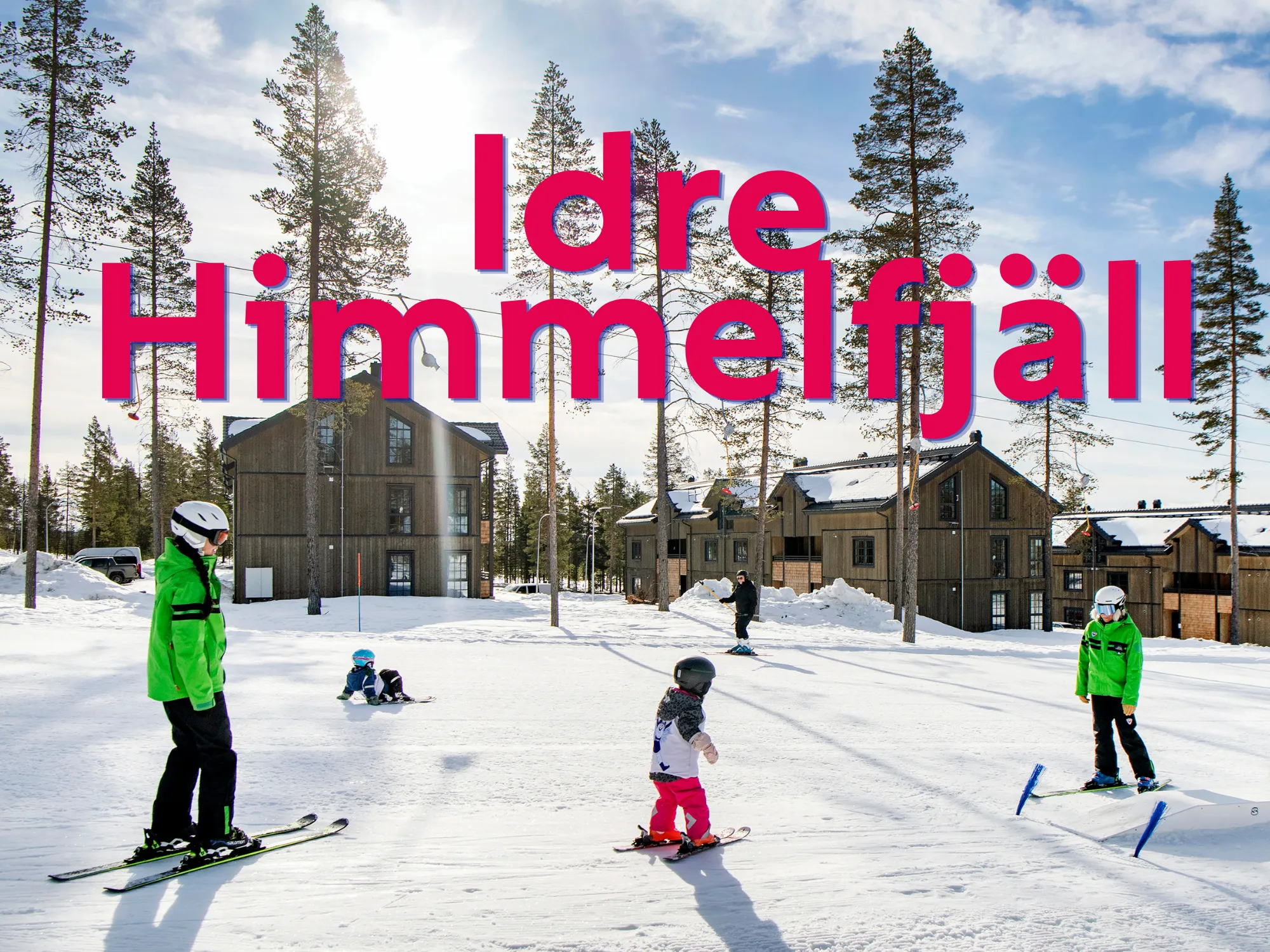 Billedet viser et vinterlandskab med hytter i baggrunden og børn, der står på ski.